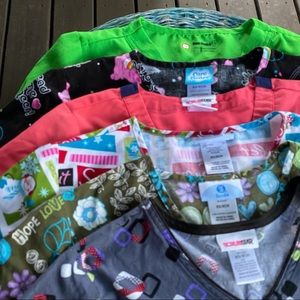 🎉🎉SOLD🎉🎉Assort. XS scrub tops. 1 small